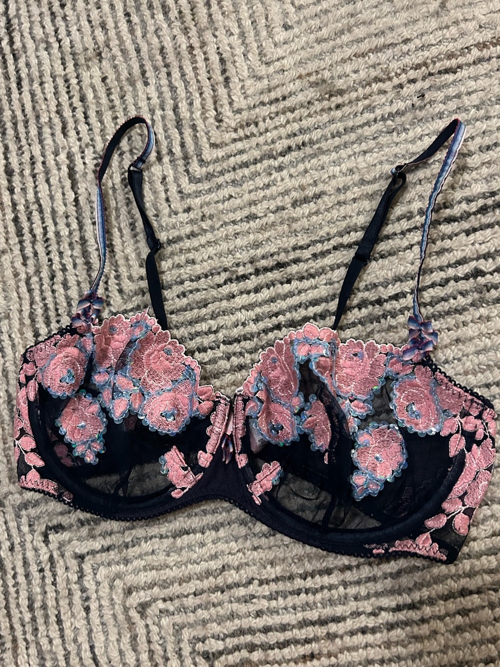 2005 Victoria’s Secret Angels Sequin Floral Embroidered Mesh Bra 36C Runway